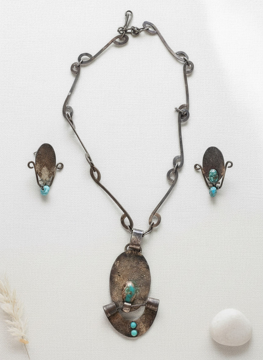 Vintage-style turquoise necklace and teardrop drop earring set in silver tone